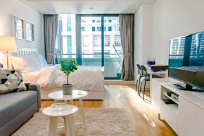 Studio w Premium Amenities - Accommodates 4!!